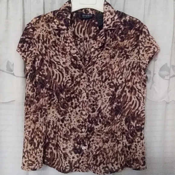 Liz Claiborne Tops - Liz Claiborne Studio animal print shirt